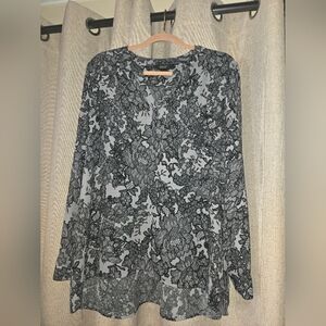 Simply Vera Vera Wang Black and Gray Lace Pattern Top